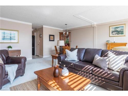 804-120 Duke Street, Hamilton, ON - Indoor Photo Showing Living Room