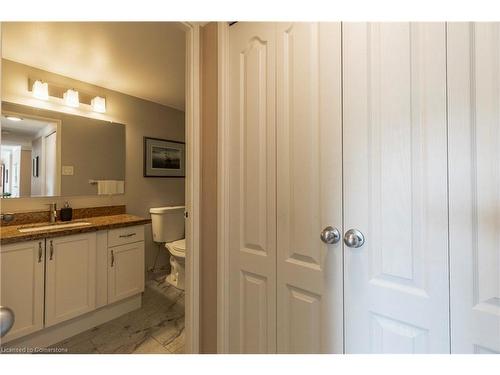 804-120 Duke Street, Hamilton, ON - Indoor Photo Showing Bathroom