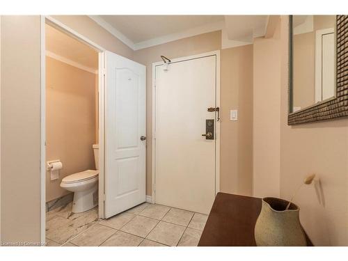 804-120 Duke Street, Hamilton, ON - Indoor Photo Showing Bathroom