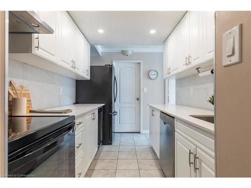 804-120 Duke Street, Hamilton, ON - Indoor Photo Showing Kitchen