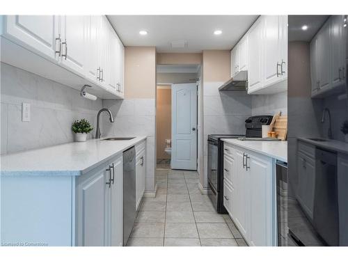 804-120 Duke Street, Hamilton, ON - Indoor Photo Showing Kitchen With Upgraded Kitchen