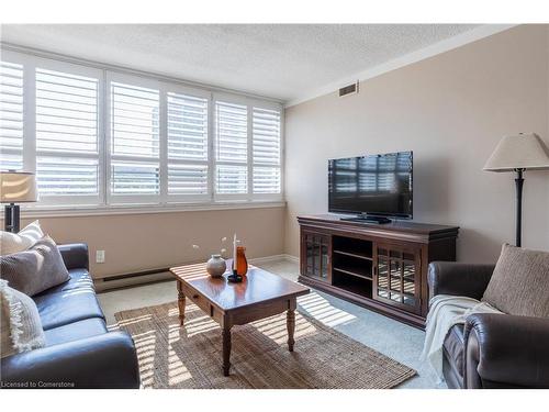 804-120 Duke Street, Hamilton, ON - Indoor Photo Showing Living Room