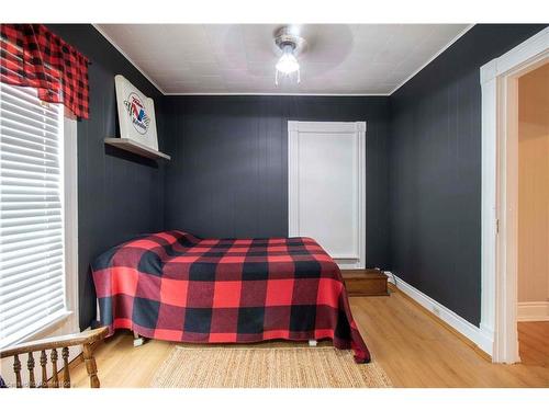 2589 East Quarter Line Road, Norfolk County, ON - Indoor Photo Showing Bedroom