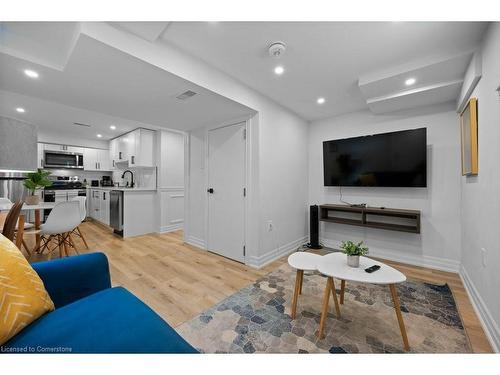 830 Mohawk Road E, Hamilton, ON - Indoor Photo Showing Living Room