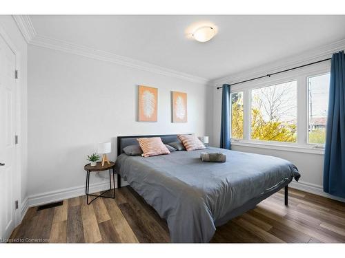 830 Mohawk Road E, Hamilton, ON - Indoor Photo Showing Bedroom