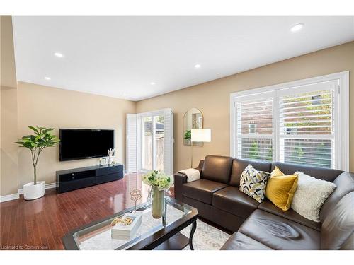 220 Lauderdale Drive, Vaughan, ON - Indoor Photo Showing Living Room