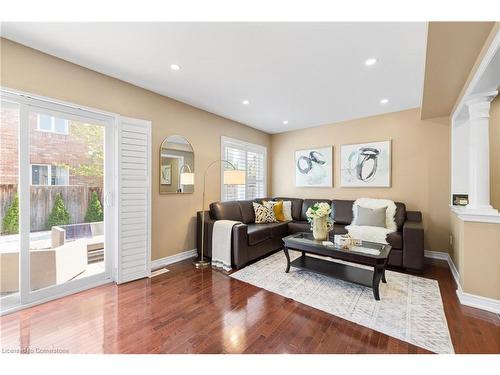 220 Lauderdale Drive, Vaughan, ON - Indoor Photo Showing Living Room