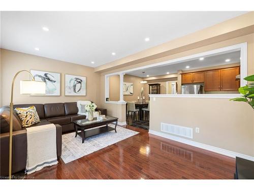 220 Lauderdale Drive, Vaughan, ON - Indoor Photo Showing Living Room