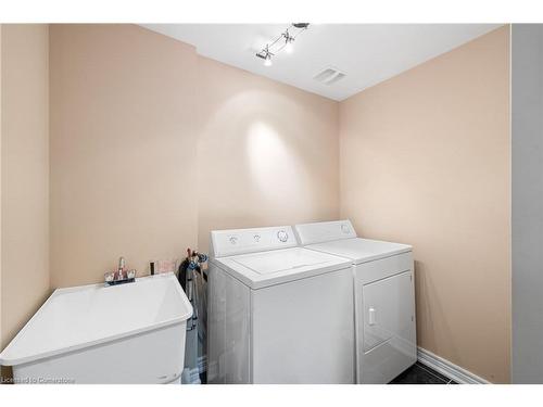 220 Lauderdale Drive, Vaughan, ON - Indoor Photo Showing Laundry Room