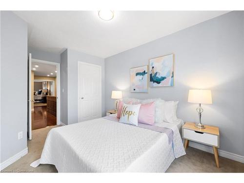 220 Lauderdale Drive, Vaughan, ON - Indoor Photo Showing Bedroom