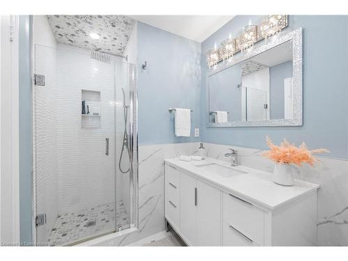 220 Lauderdale Drive, Vaughan, ON - Indoor Photo Showing Bathroom