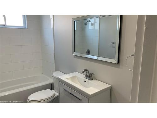 104-410 Hazel Street, Waterloo, ON - Indoor Photo Showing Bathroom