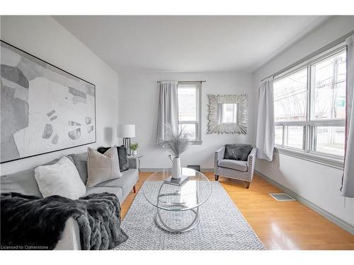 248 Fruitland Road, Stoney Creek, ON - Indoor Photo Showing Living Room