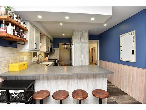 40 Unity Side Road, Caledonia, ON - Indoor Photo Showing Kitchen