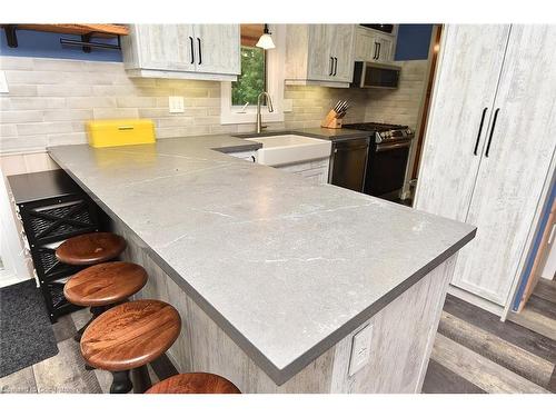 40 Unity Side Road, Caledonia, ON - Indoor Photo Showing Kitchen