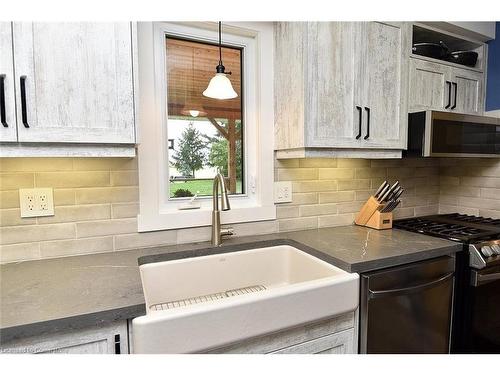 40 Unity Side Road, Caledonia, ON - Indoor Photo Showing Kitchen