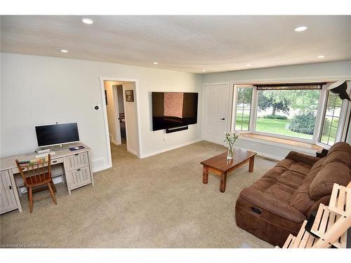 40 Unity Side Road, Caledonia, ON - Indoor Photo Showing Living Room