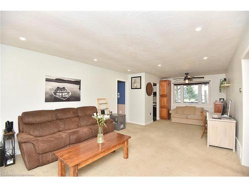 40 Unity Side Road, Caledonia, ON - Indoor Photo Showing Living Room