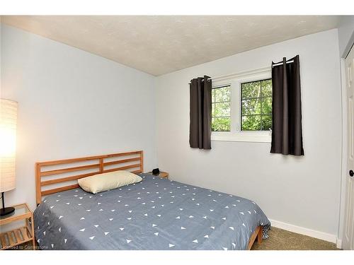 40 Unity Side Road, Caledonia, ON - Indoor Photo Showing Bedroom