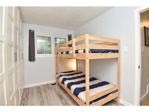 40 Unity Side Road, Caledonia, ON - Indoor Photo Showing Bedroom