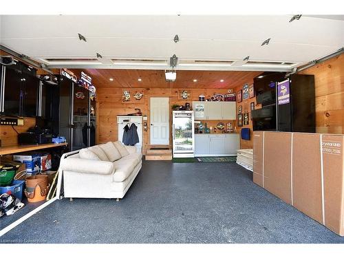 40 Unity Side Road, Caledonia, ON - Indoor Photo Showing Garage