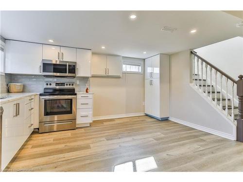 38 Dunkirk Drive, Hamilton, ON - Indoor Photo Showing Kitchen