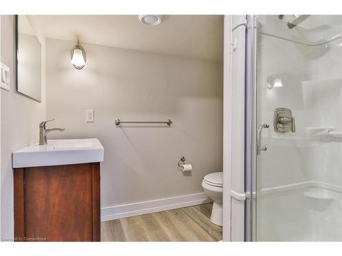 38 Dunkirk Drive, Hamilton, ON - Indoor Photo Showing Bathroom