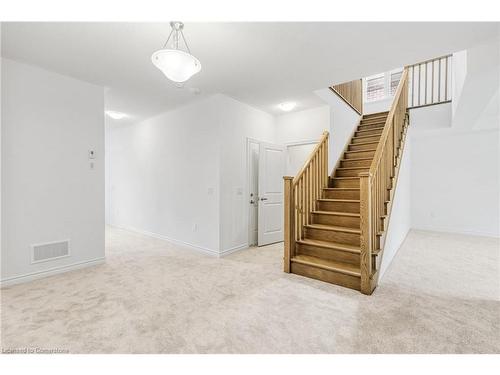 8 Daisy Street, Midhurst, ON - Indoor Photo Showing Other Room