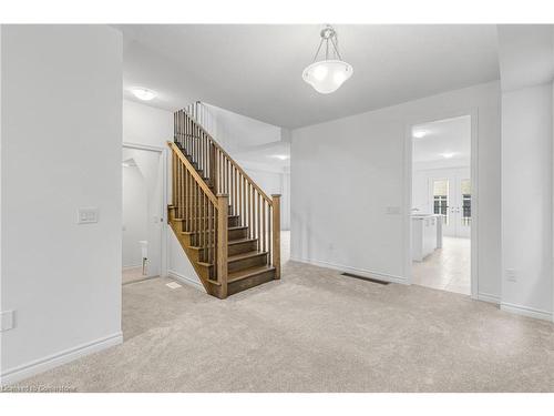 8 Daisy Street, Midhurst, ON - Indoor Photo Showing Other Room