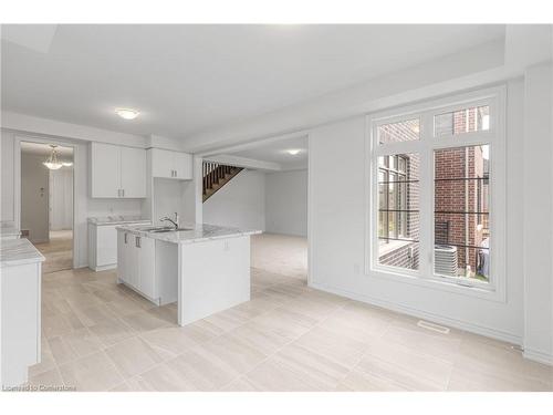 8 Daisy Street, Midhurst, ON - Indoor Photo Showing Kitchen