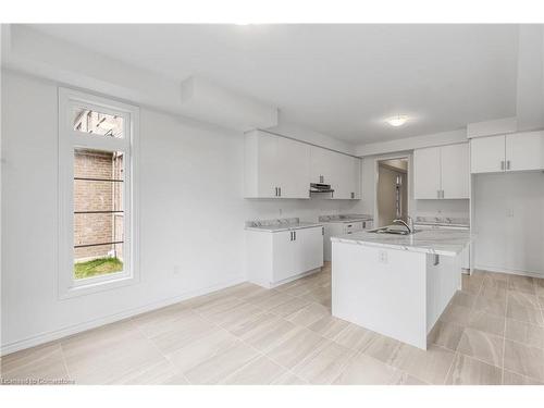 8 Daisy Street, Midhurst, ON - Indoor Photo Showing Kitchen