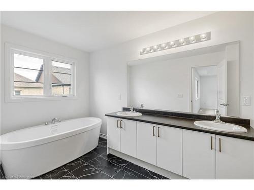 8 Daisy Street, Midhurst, ON - Indoor Photo Showing Bathroom