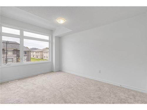 8 Daisy Street, Midhurst, ON - Indoor Photo Showing Other Room