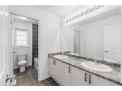 8 Daisy Street, Midhurst, ON - Indoor Photo Showing Bathroom