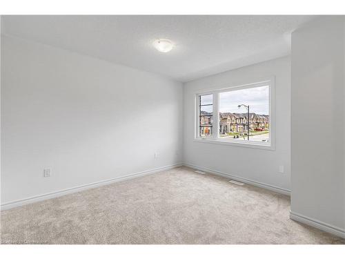 8 Daisy Street, Midhurst, ON - Indoor Photo Showing Other Room