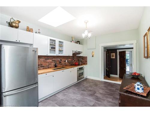 205 Wentworth Street N, Hamilton, ON - Indoor Photo Showing Kitchen