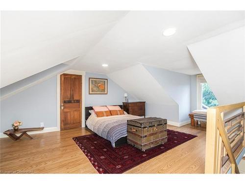 205 Wentworth Street N, Hamilton, ON - Indoor Photo Showing Bedroom