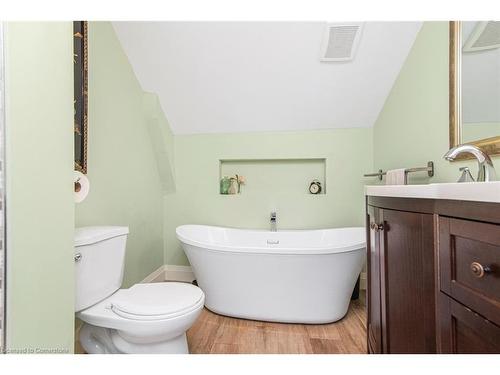 205 Wentworth Street N, Hamilton, ON - Indoor Photo Showing Bathroom