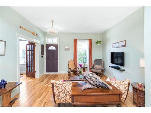 205 Wentworth Street N, Hamilton, ON - Indoor Photo Showing Living Room