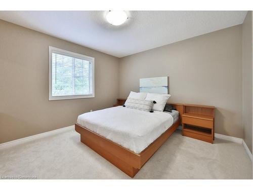 24-289 Plains Road W, Burlington, ON - Indoor Photo Showing Bedroom