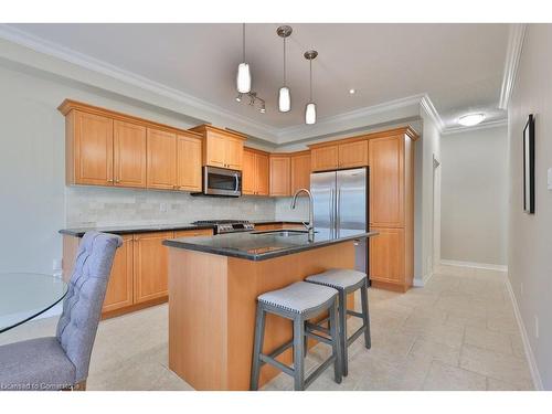 24-289 Plains Road W, Burlington, ON - Indoor Photo Showing Kitchen