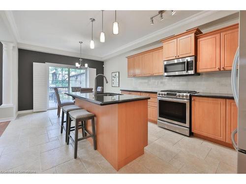 24-289 Plains Road W, Burlington, ON - Indoor Photo Showing Kitchen