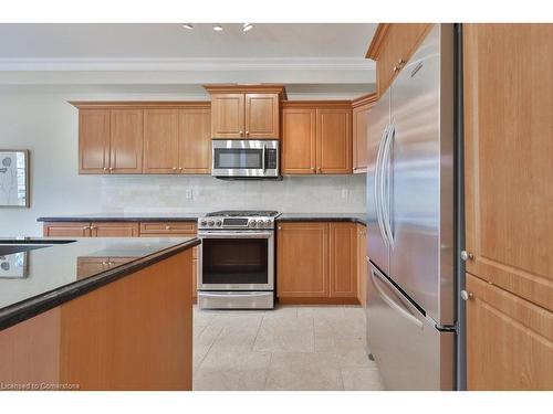 24-289 Plains Road W, Burlington, ON - Indoor Photo Showing Kitchen