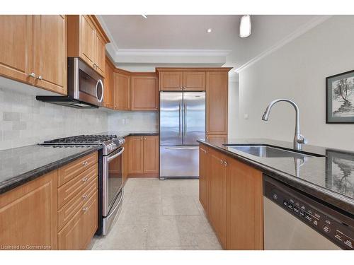 24-289 Plains Road W, Burlington, ON - Indoor Photo Showing Kitchen