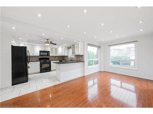 494 Dicenzo Drive, Hamilton, ON - Indoor Photo Showing Kitchen