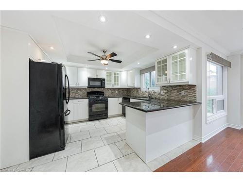 494 Dicenzo Drive, Hamilton, ON - Indoor Photo Showing Kitchen