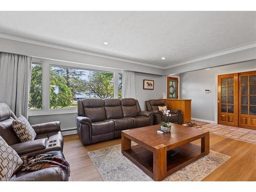 11720 Guelph Line, Milton, ON - Indoor Photo Showing Living Room