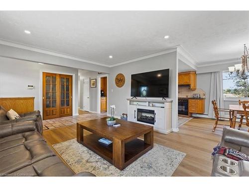 11720 Guelph Line, Milton, ON - Indoor Photo Showing Living Room