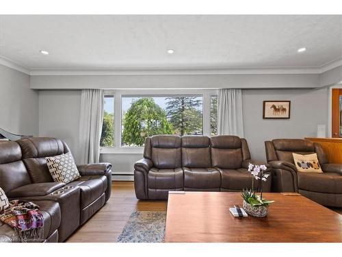 11720 Guelph Line, Milton, ON - Indoor Photo Showing Living Room