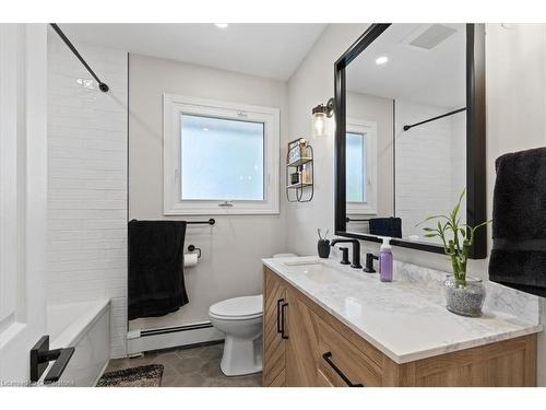 11720 Guelph Line, Milton, ON - Indoor Photo Showing Bathroom